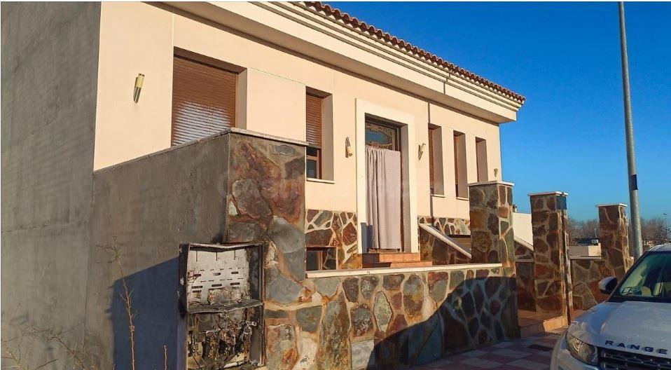 SE VENDE casa adosada OKUPA en C Magnolia 21 de Sonseca