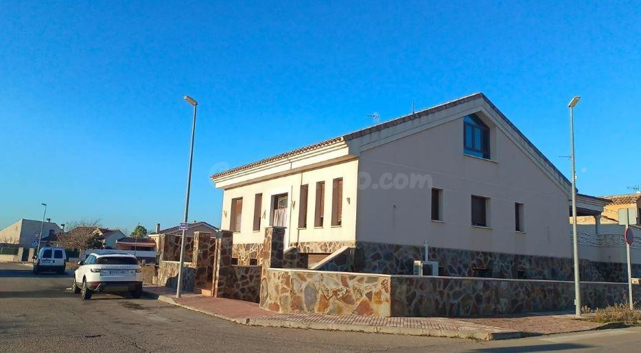 SE VENDE casa adosada OKUPA en C Magnolia 21 de Sonseca - foto 2