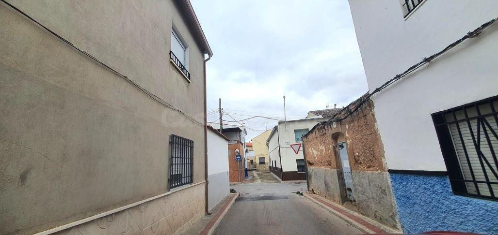 SE VENDE casa adosada OKUPA en C Sevilla 8 de Quintanar de l - foto 2