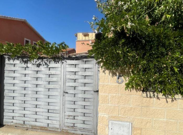 SE VENDE casa adosada OKUPA en C Miguel De Unamuno 5 de Mora - foto 2