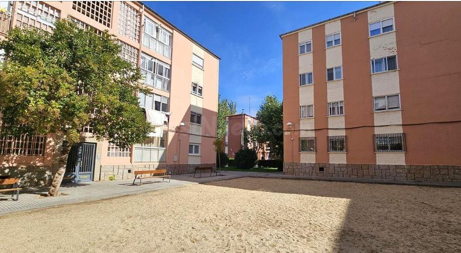 SE VENDE piso OKUPA en C Maestro Sorozabal Del 7 de Salamanc - foto 2