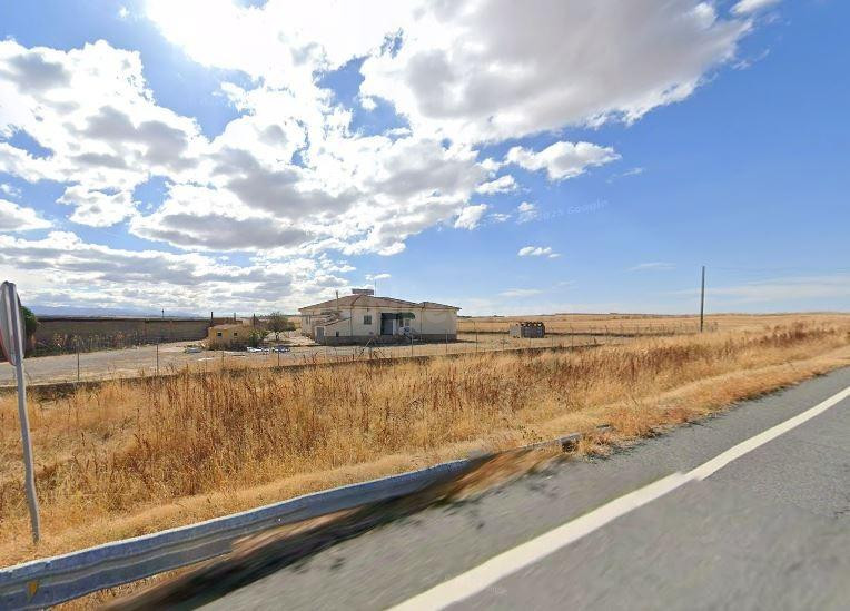 SE VENDE nave industrial OKUPA en C Turégano S/N de Turéga - foto 3