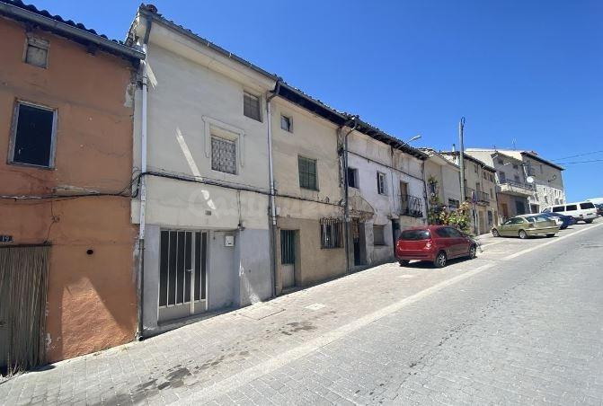 SE VENDE casa  OKUPA en C Cogeces 19 de Cuéllar - foto 4