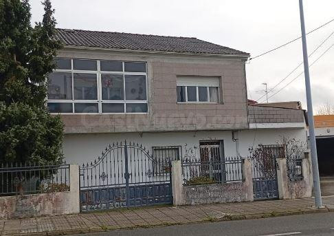 SE VENDE casa  OKUPA en C Cruces  70 de Lalín - foto 3