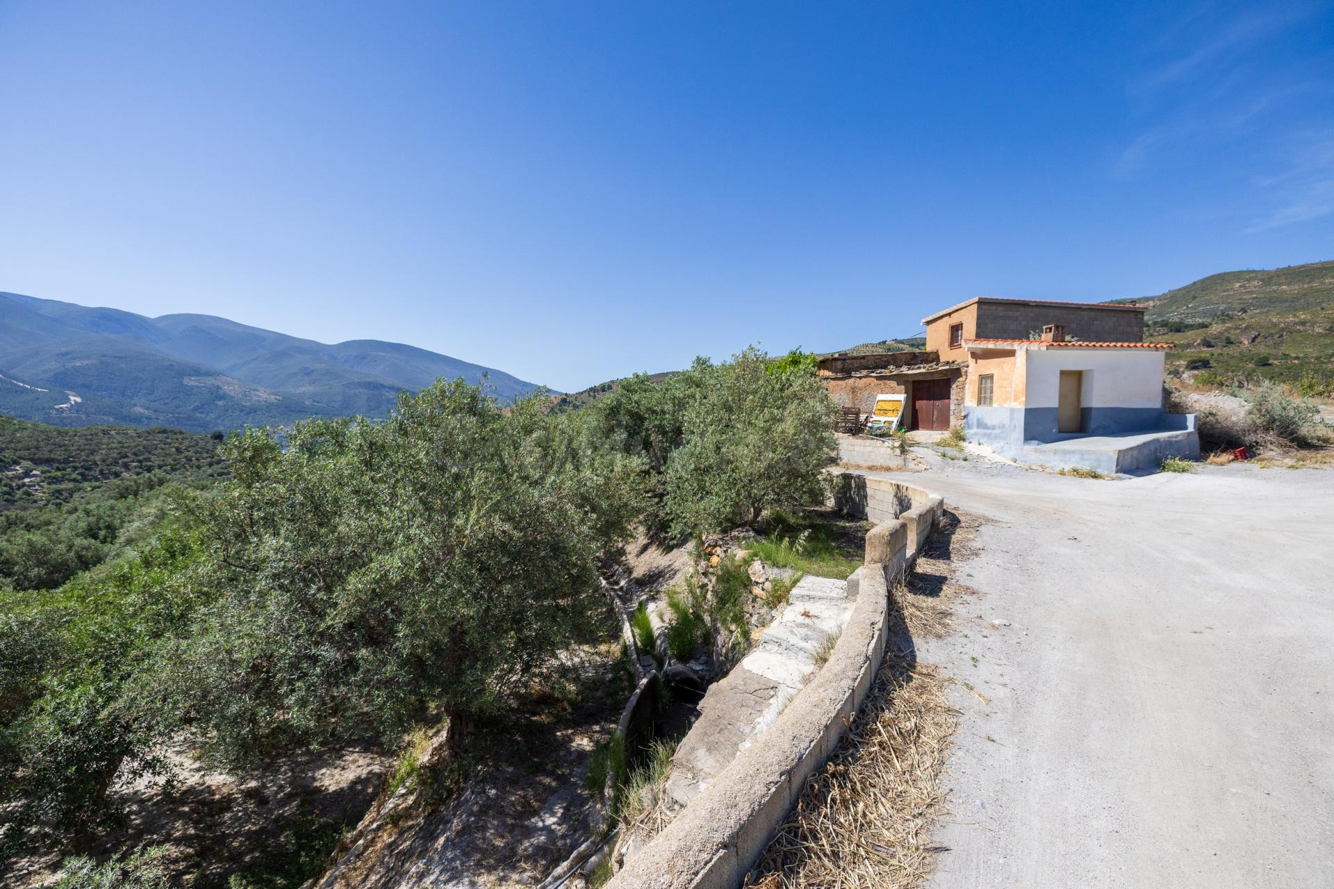 FINCAS RÚSTICAS EN Lanjarón – NATURALEZA, ACCESO EXCELENTE Y