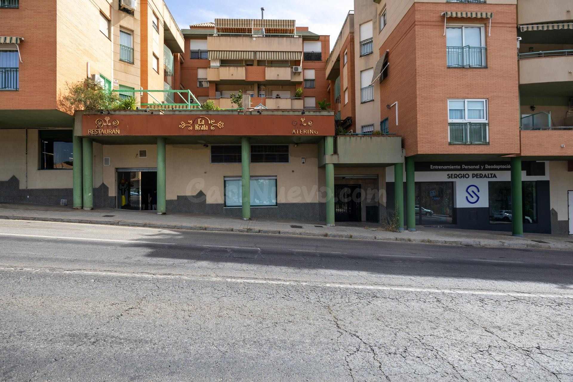 Espectacular local comercial en Nuevo Acceso a la Alhambra,  junto Hospital Vithas
