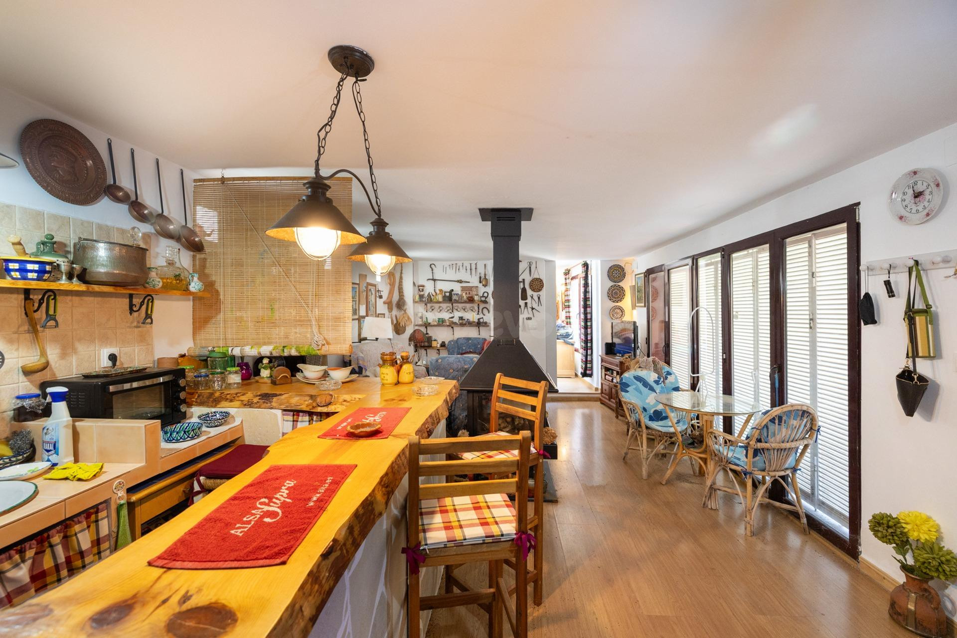 CASA REFORMADA CON TERRAZA Y VISTAS PANORÁMICAS EN TOCÓN DE QUÉNTAR