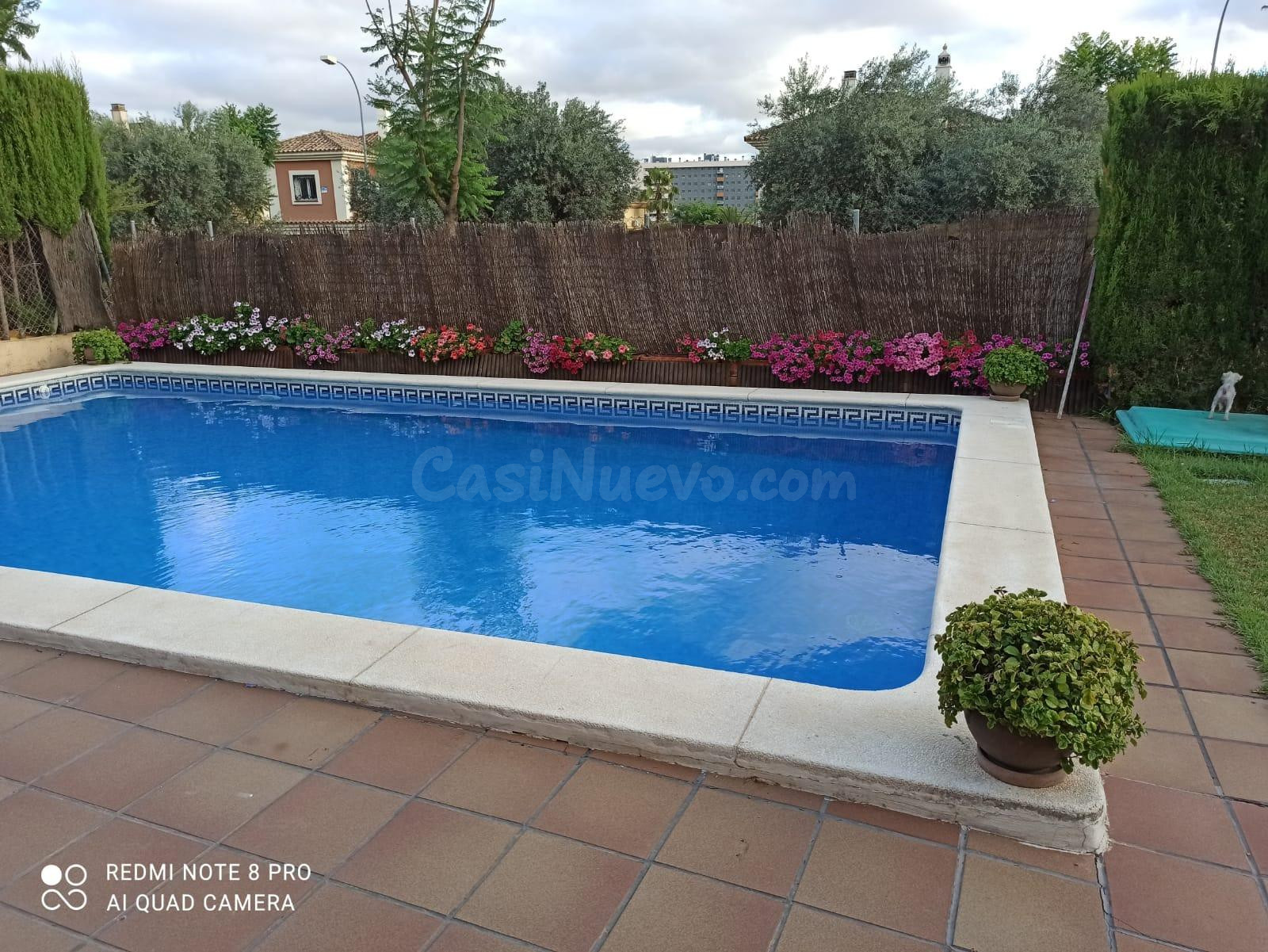Espectacular chalet independiente con piscina en Dos Hermanas.