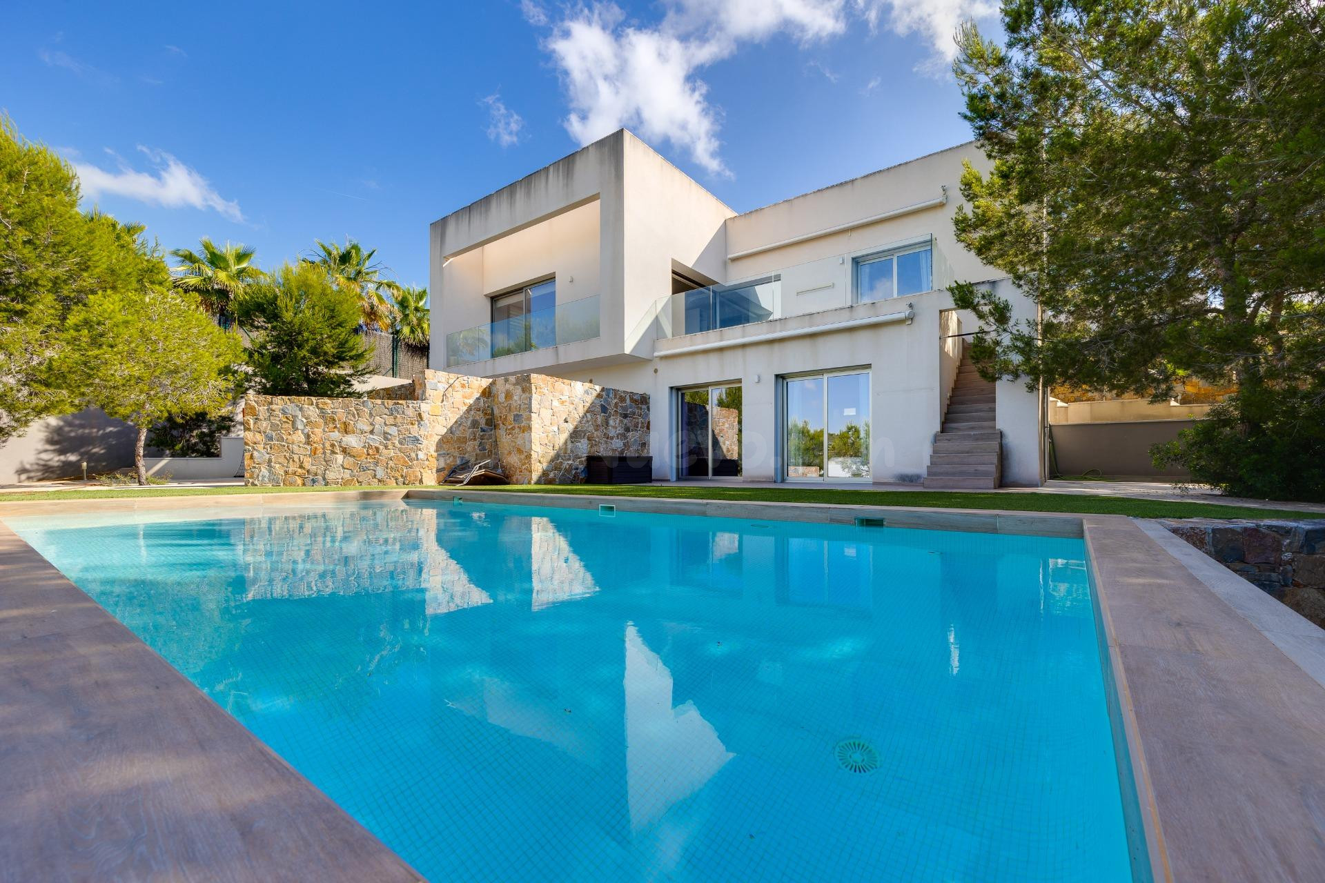 Bonita villa en Las Colinas Golf