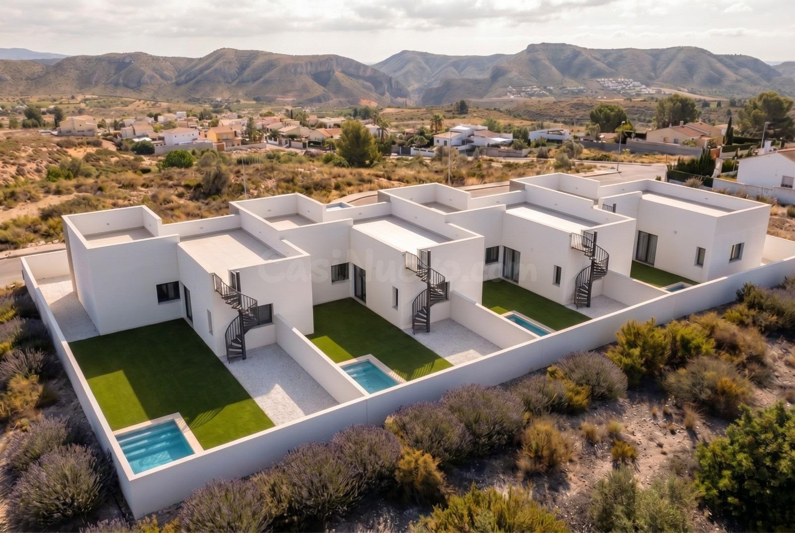 Promoción de 4 Villas adosadas y pareadas de nueva construcción con piscina privada en el Country Club de Mazarrón