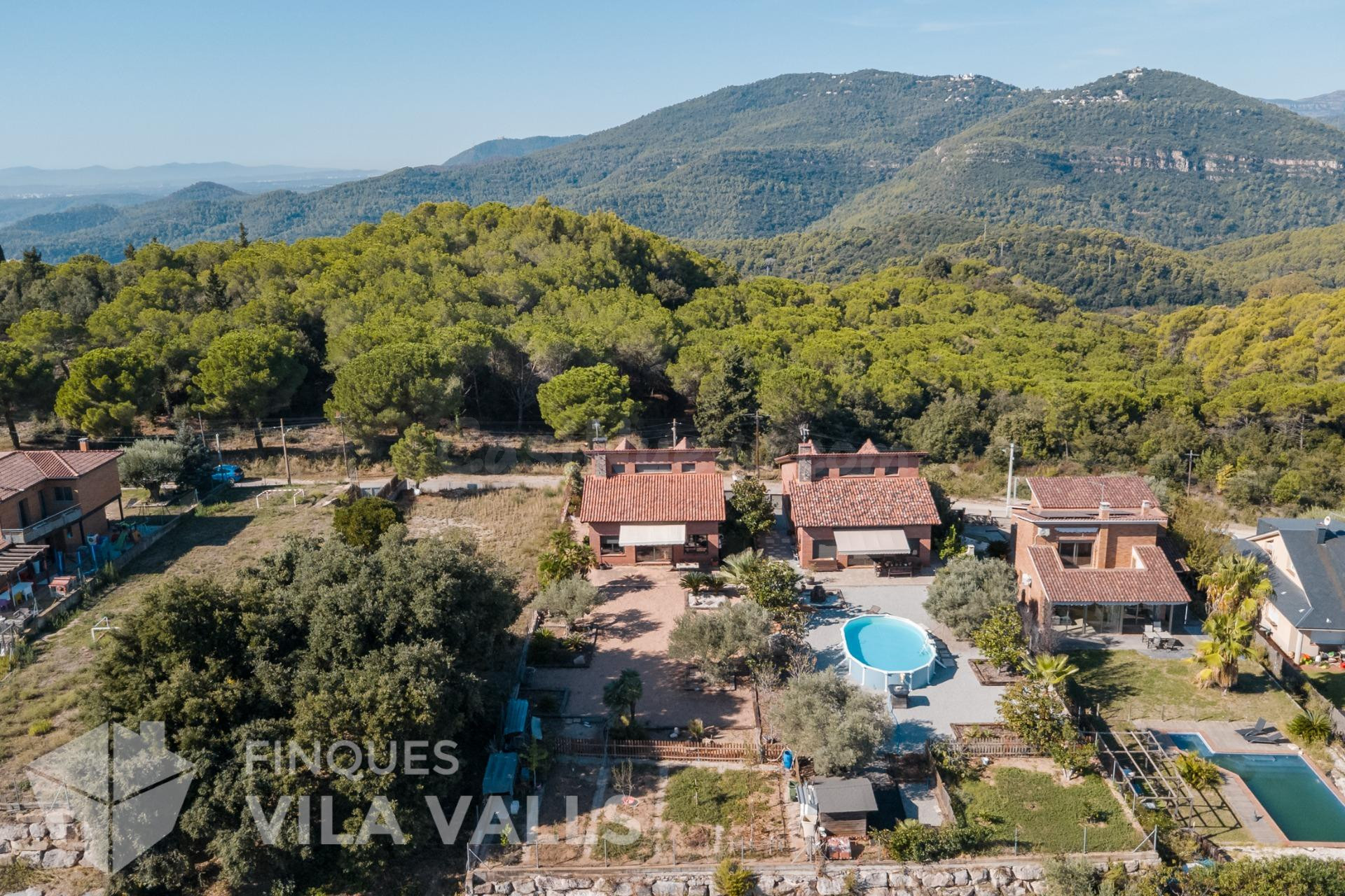 CASA UNIFAMILIAR CON VISTAS PANORÁMICAS, JARDÍN Y GRANDES PO - foto 3