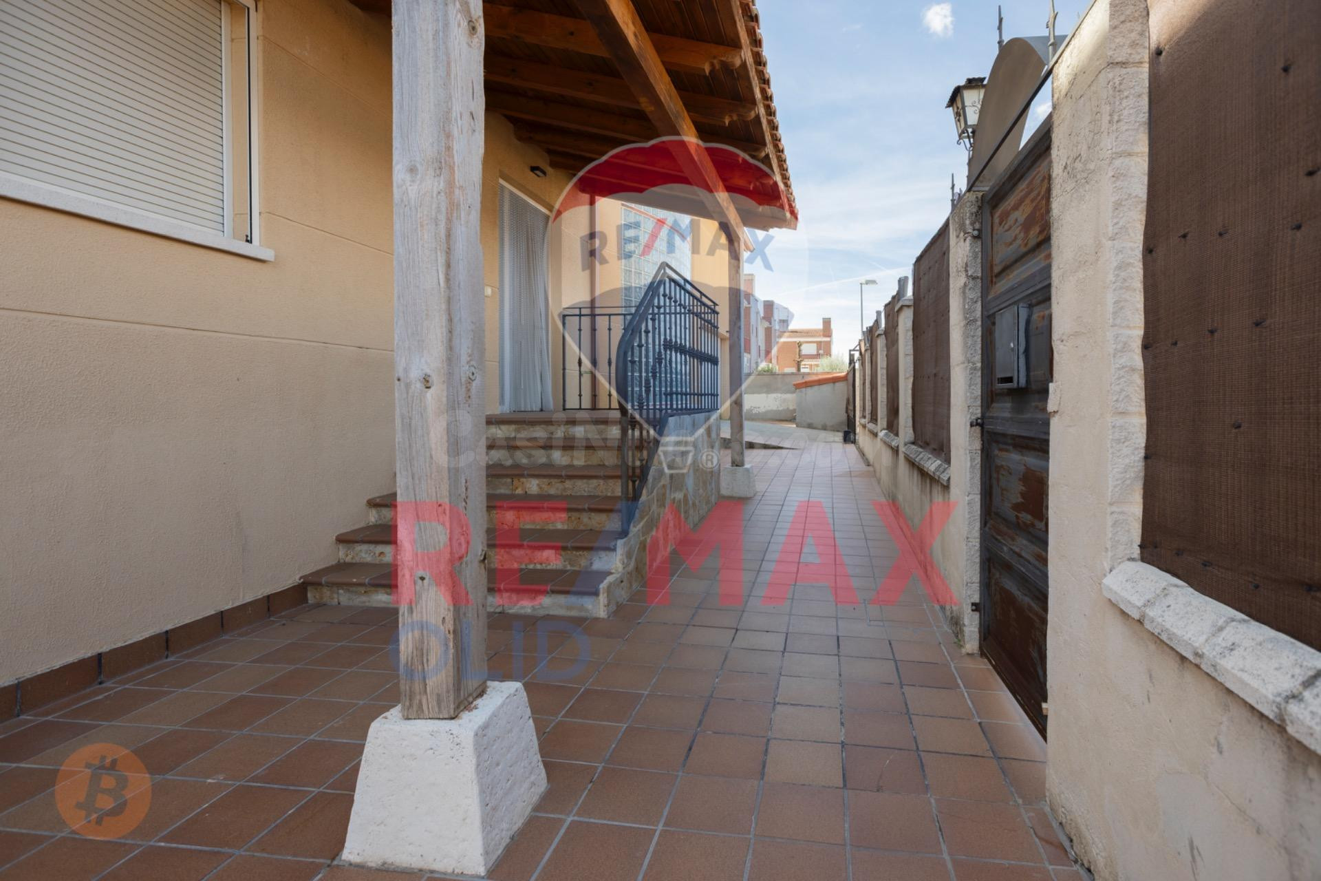 Chalet independiente con jardín y bodega - foto 4