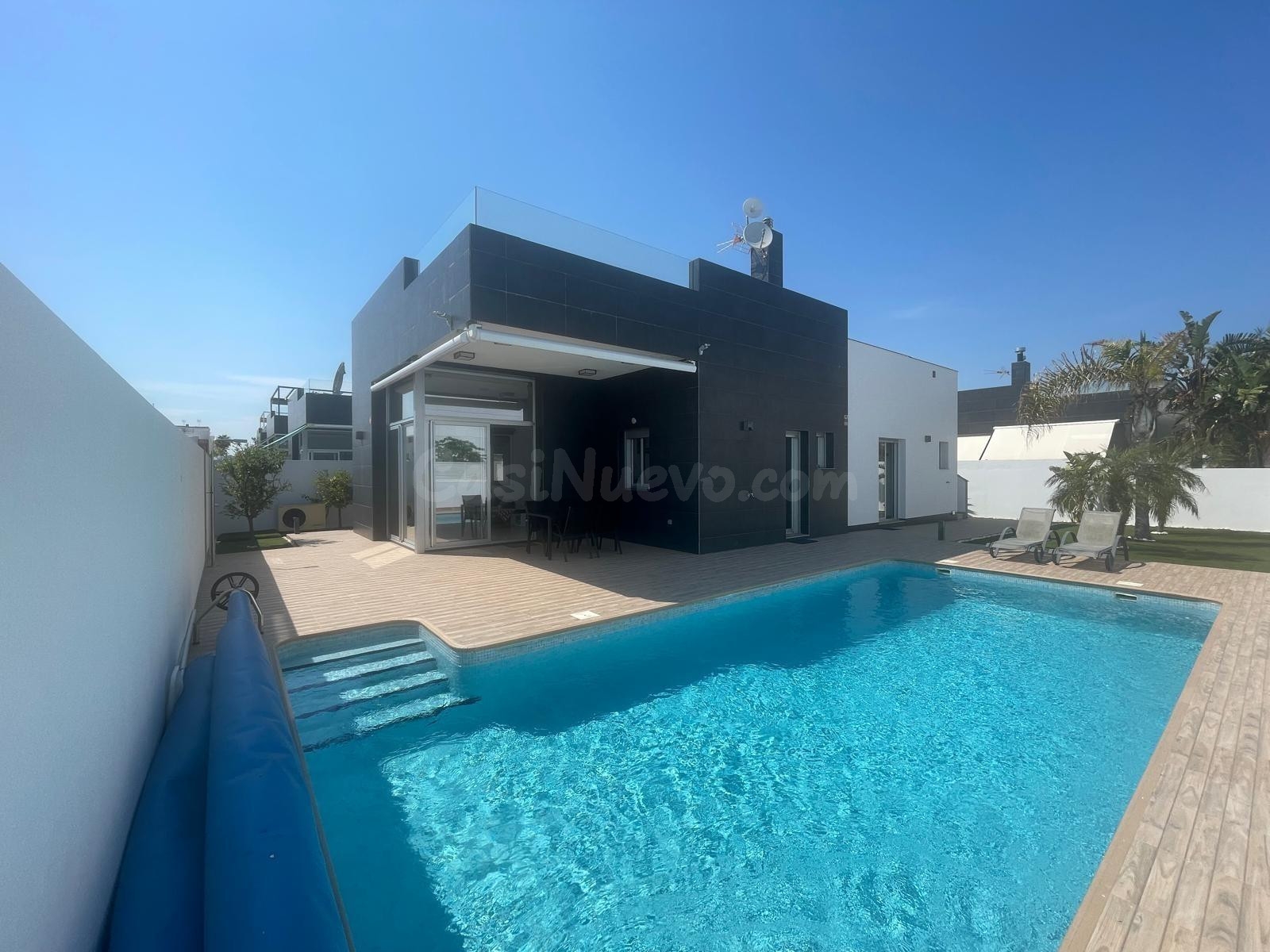 Excepcional Villa en Pilar de la Horadada: Lujosa Villa de una Planta con Licencia Turística
