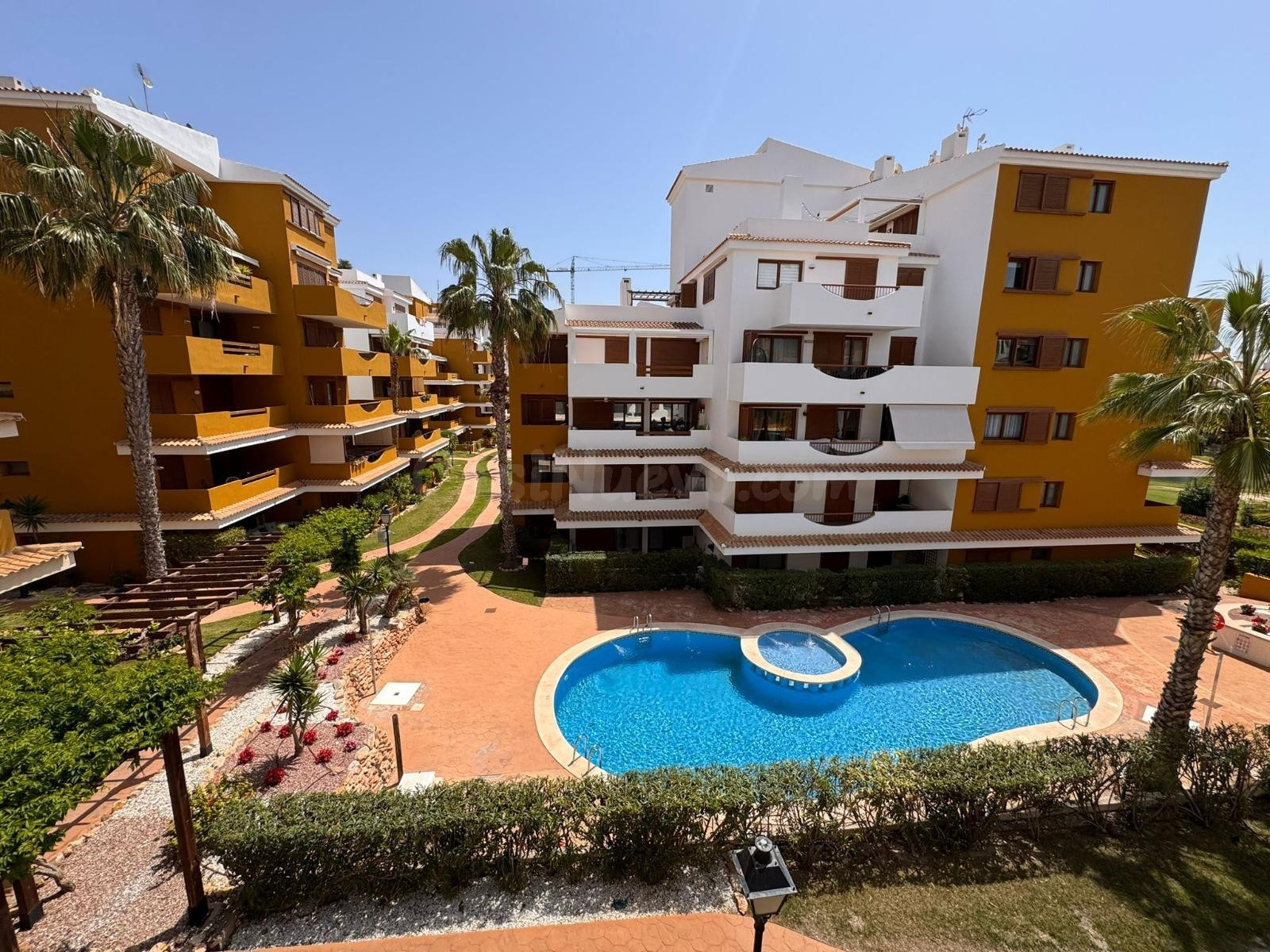 Acogedor Apartamento en Punta Prima, Torrevieja - Ideal para Disfrutar del Sol Mediterráneo