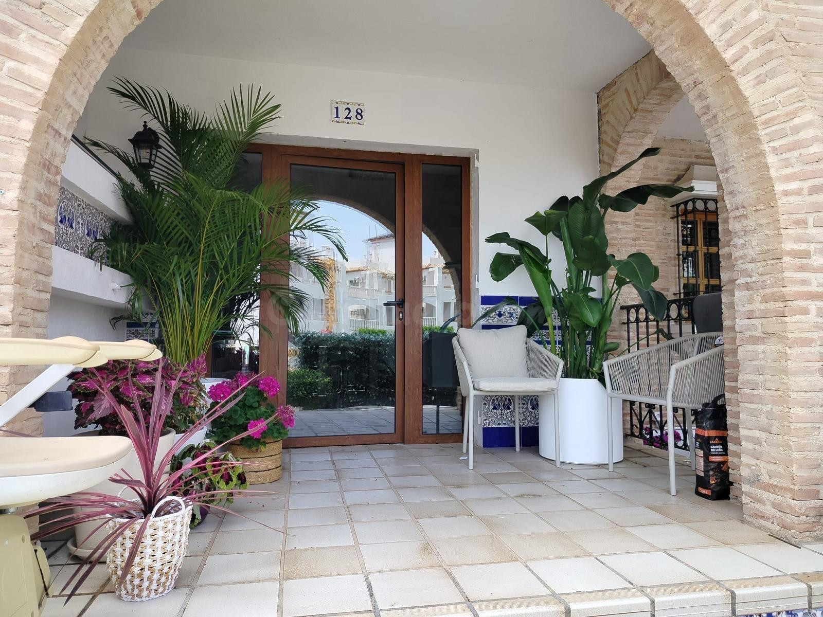 Magnífico bungalow en planta baja con jardín en Villamartín Plaza – Orihuela Costa