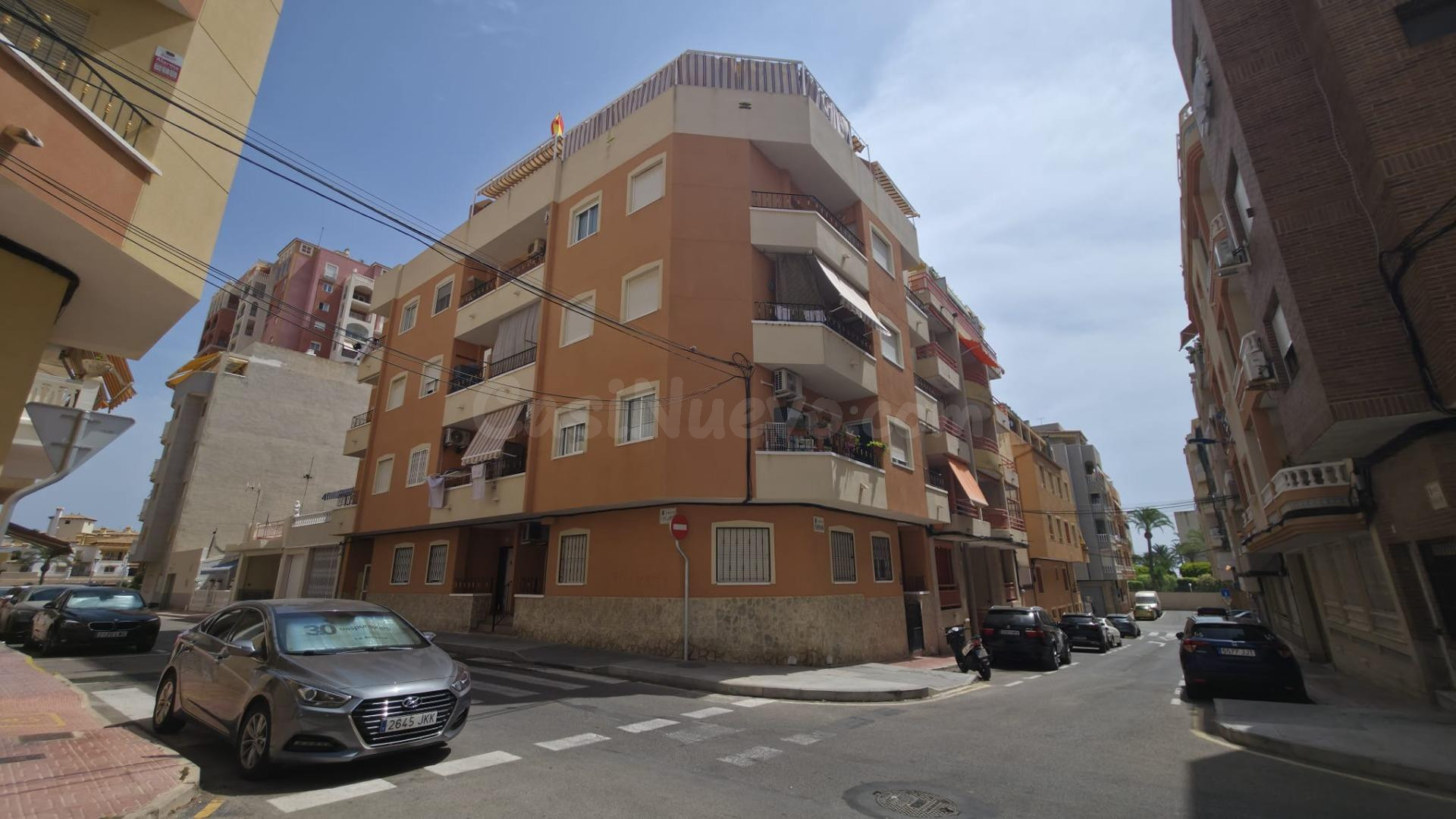 Acogedor Apartamento Soleado y con aproximación a la playa de Los Locos en Perfecto Estado por €129,900