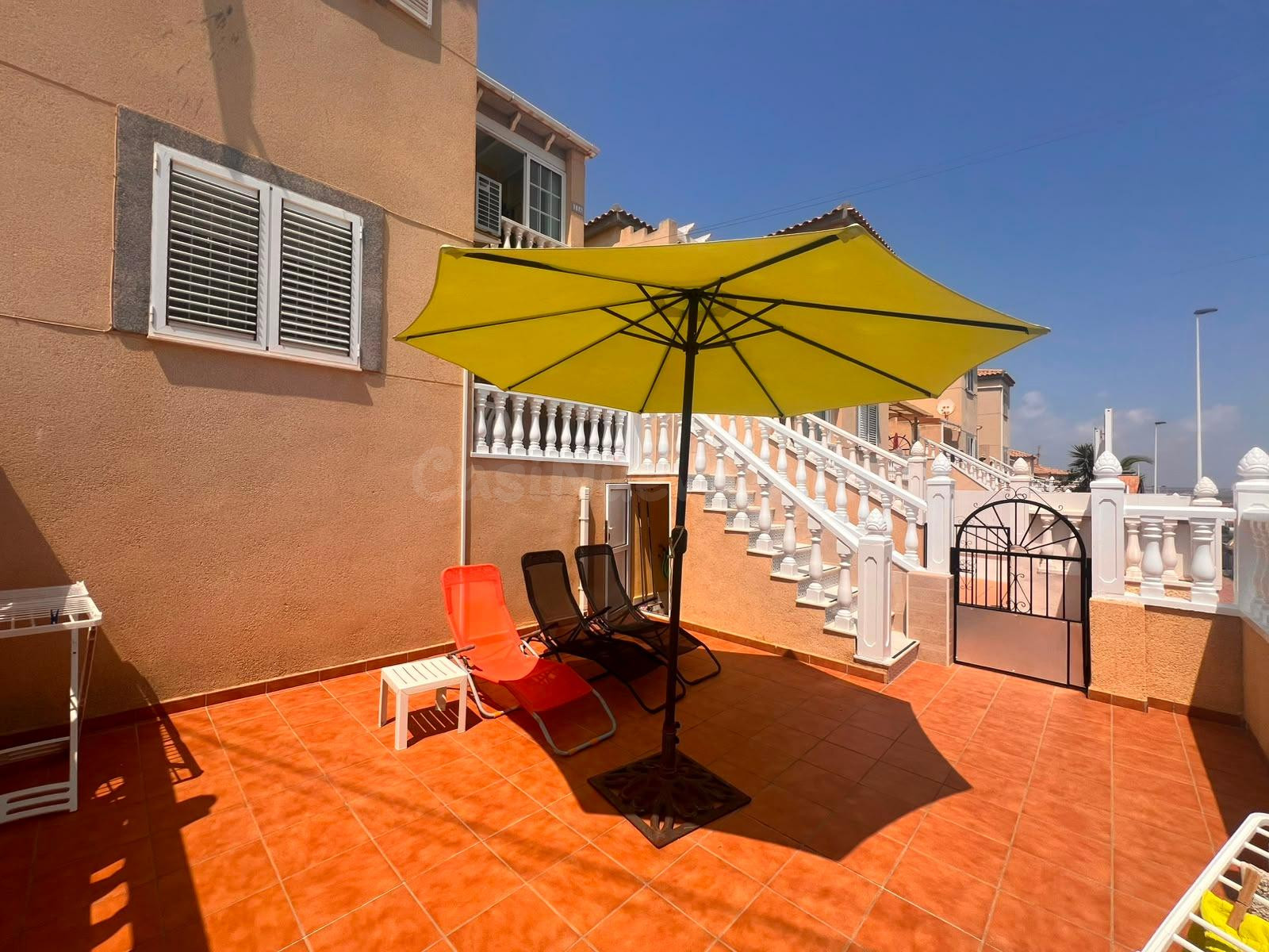 Bungalow en planta baja con amplia terraza a 10 minutos de la Playa de La Mata