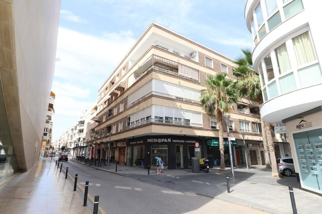 Ático reformado con terraza, vistas al mar y orientación sur en Torrevieja
