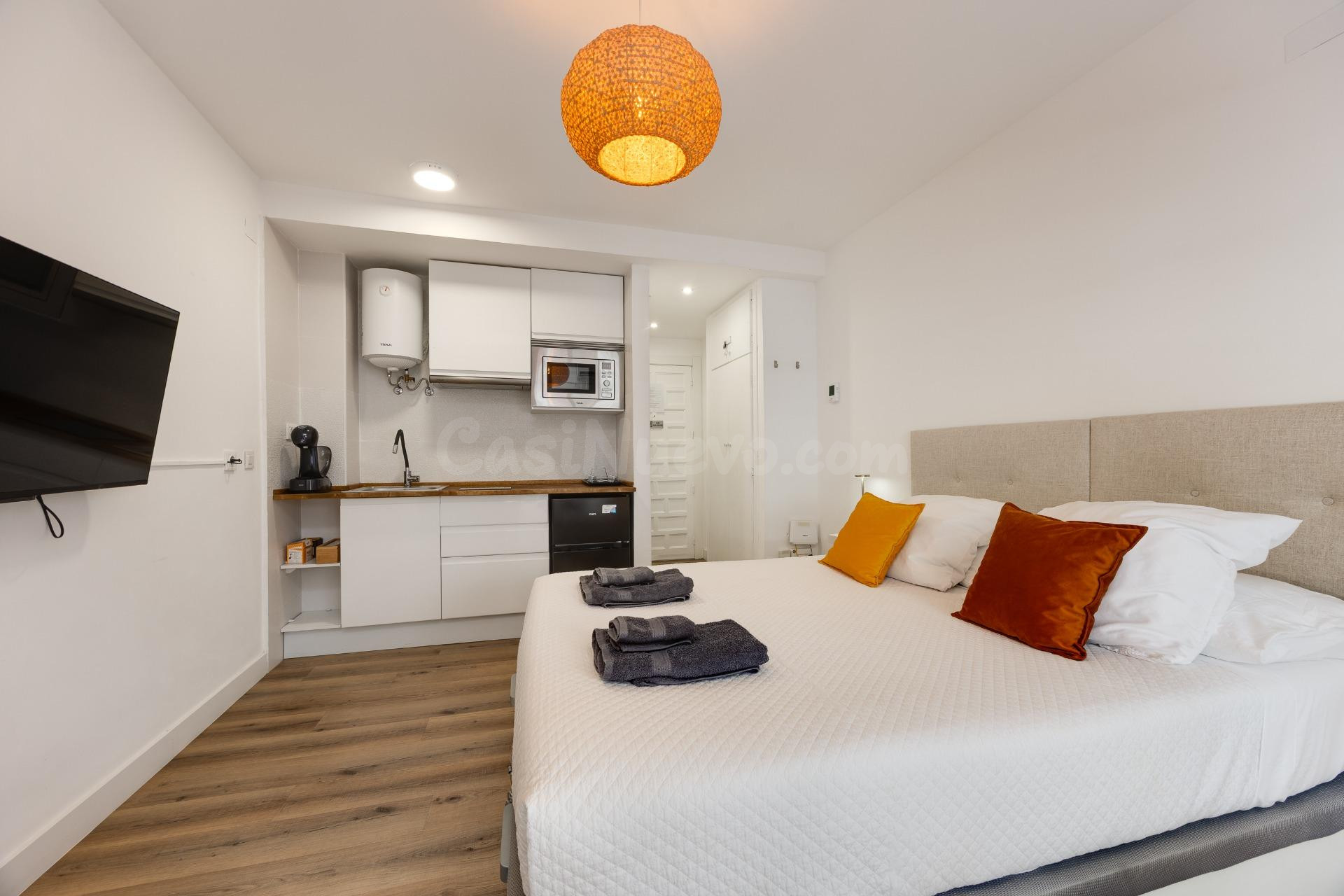 Estudio reformado con licencia turística y negocio 100% automatizado en Torrevieja