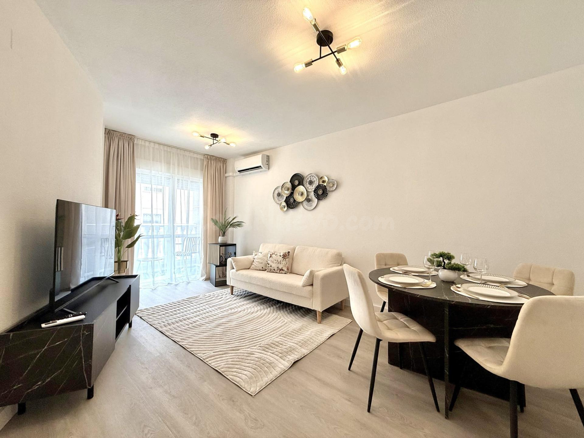 Apartamento reformado de 1 dormitorio, orientación Sur y piscina a 600 metros de Playa del Cura