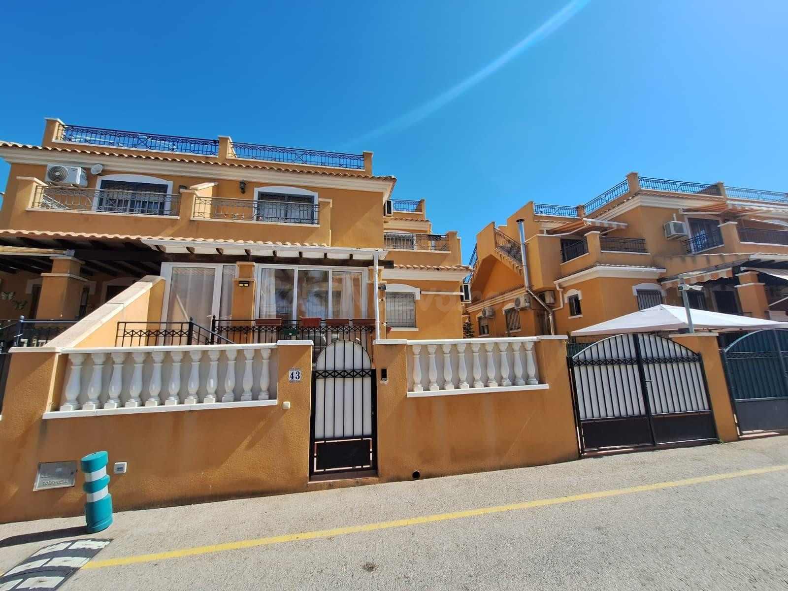 Encantador Dúplex en Aguas Nuevas, Torrevieja por €259.000