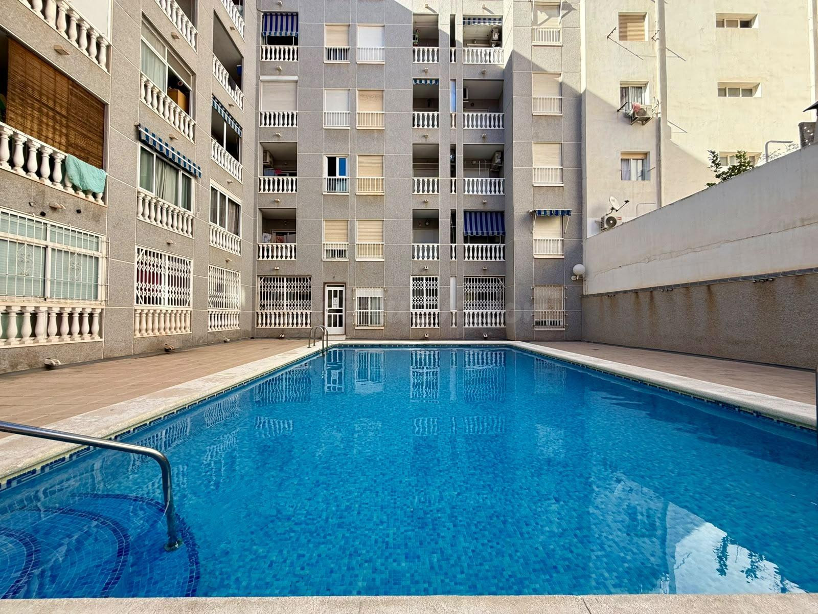 Apartamento de 2 dormitorios con piscina a 350 metros de Playa de Los Locos