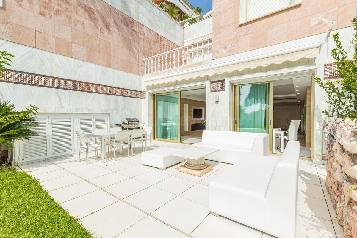 Planta baja 3 habitaciones 352m² en alquiler - Marbella