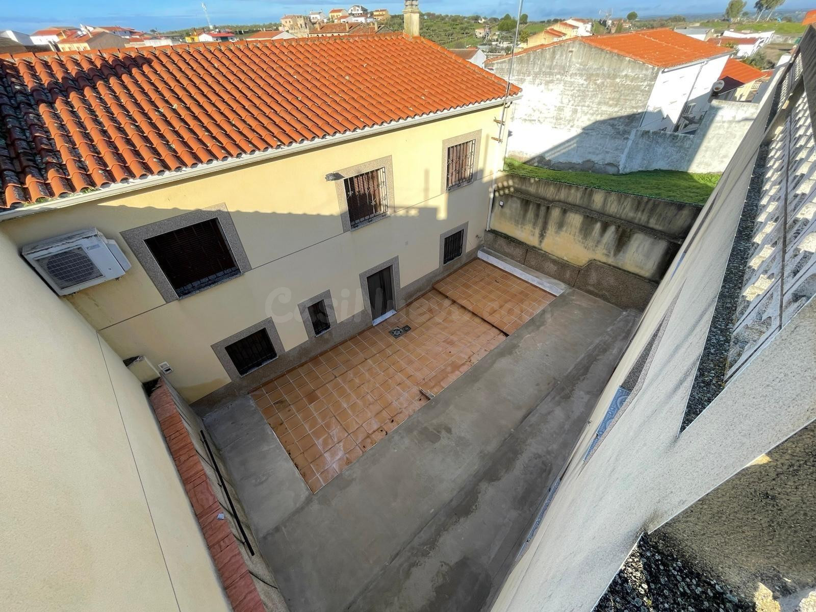 EXCELENTE CASA A 25 MINUTOS DE CÁCERES