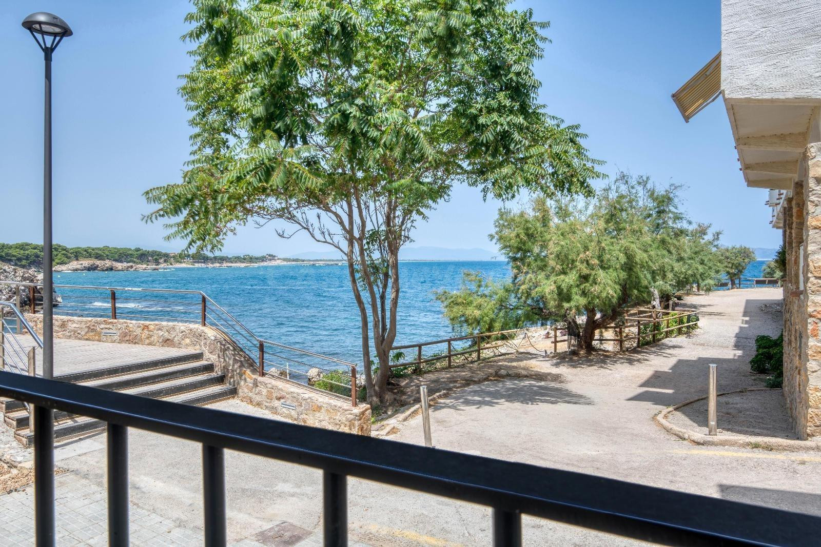 Apartamento de obra nueva con vistas al mar a pocos metros d