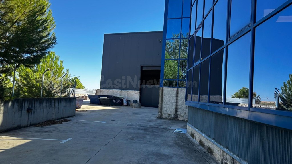 NAVE INDUSTRIAL 2.000 m² | PARCELA 3.000 m² | 11 M ALTURA |  - foto 3