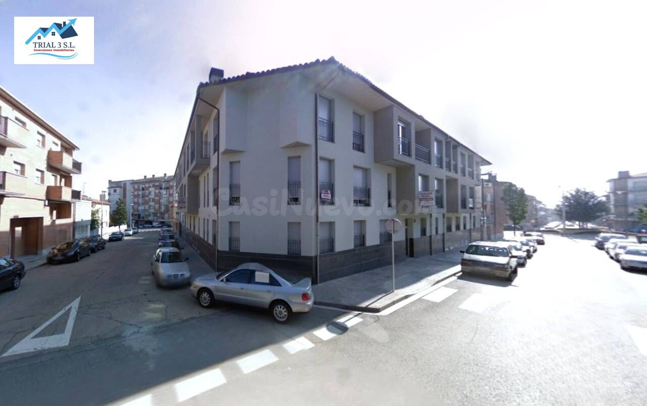 Venta 10 pisos + 31garajes en Manlleu (Barcelona)