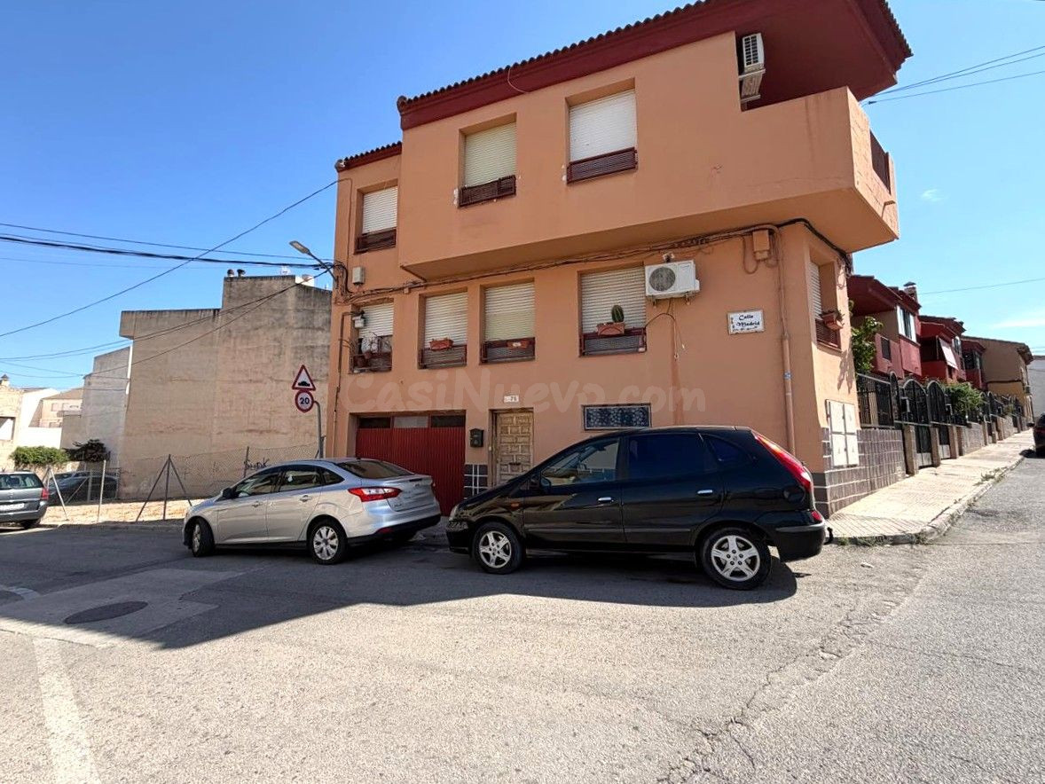 OPORTUNIDA DE COMPRA DE UN TRIPLEX EN CALASPARRA (OKUPADO POR EL DEUDOR)