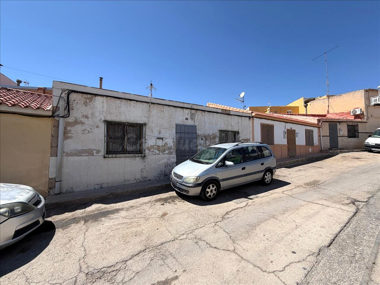 OPORTUNIDAD DE COMPRA CASA EN JUMILLA (OKUPADO)