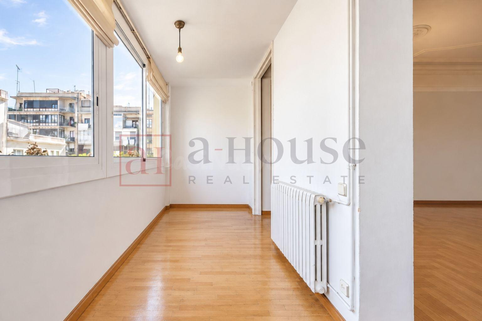 PISO LISTO PARA ENTRAR A VIVIR CON BALCON Y DOBLE ORIENTACION EN L'EIXAMPLE