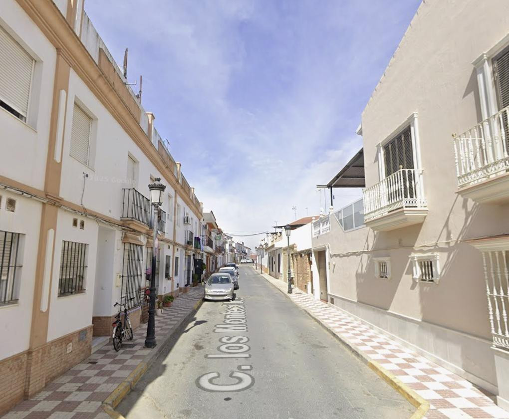 VIVIENDA EN ALMONTE