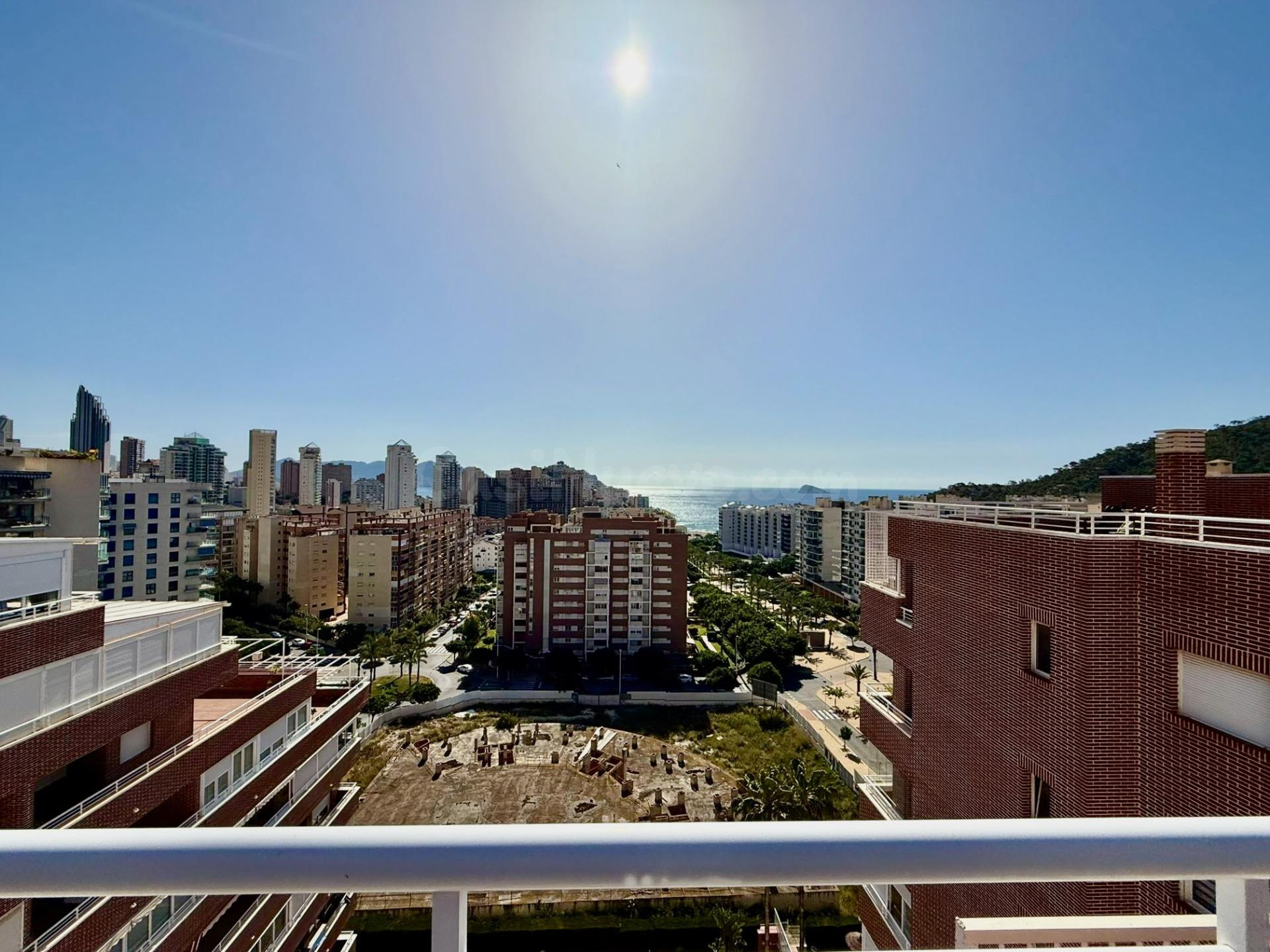¡EXCLUSIVA! ESPECTACULAR ÁTICO CON GRAN TERRAZA Y VISTAS AL MAR EN LA CALA DE VILLAJOYOSA