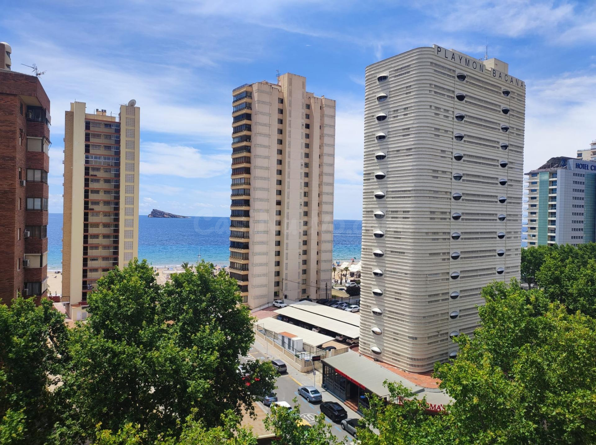 APARTAMENTO CON VISTAS AL MAR EN PLENA AVENIDA DEL MEDITERRÁNEO – BENIDORM