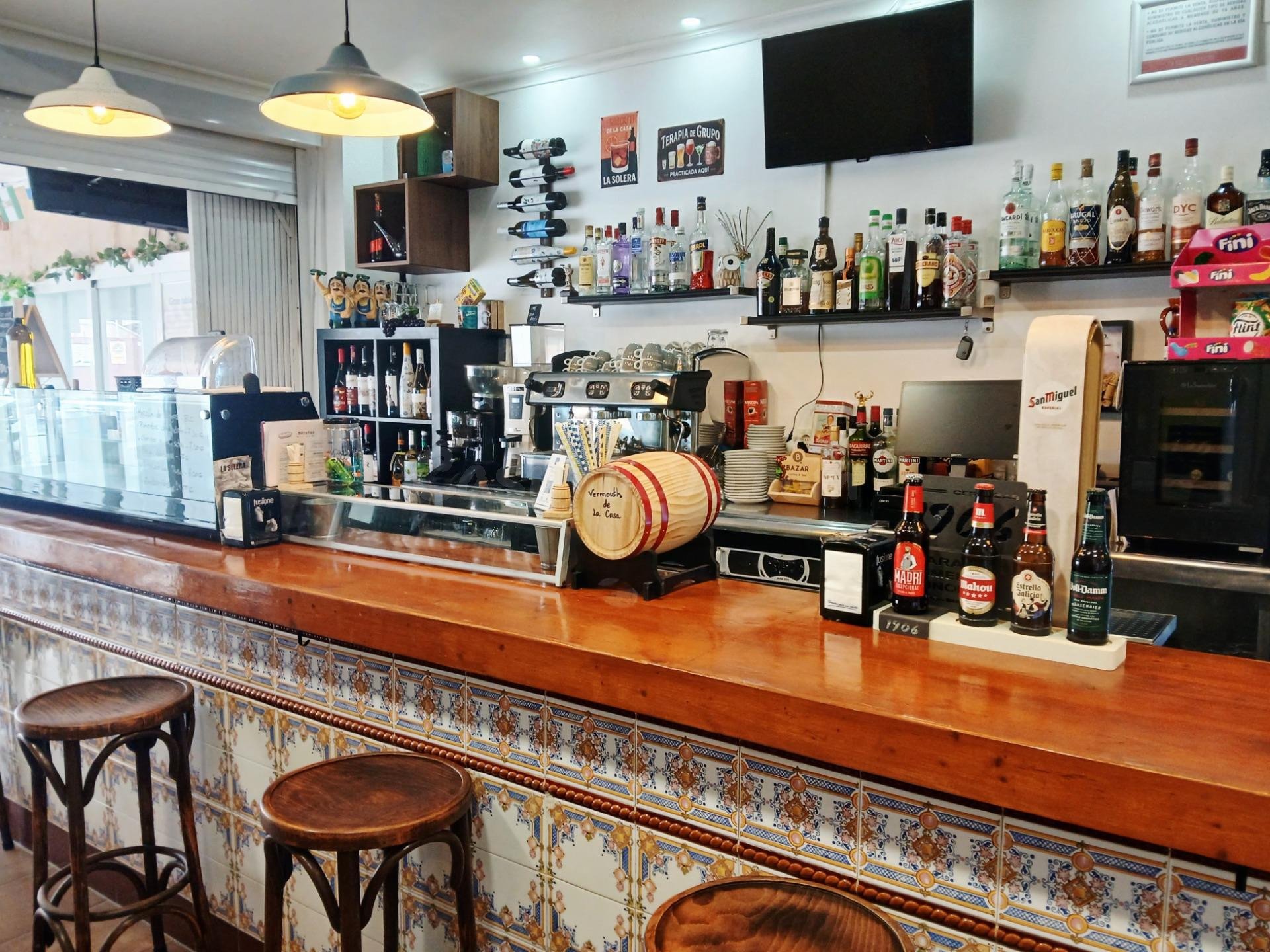 BAR-RESTAURANTE REFORMADO CON LICENCIA EN VIGOR Y TRASTERO, EN LEVANTE