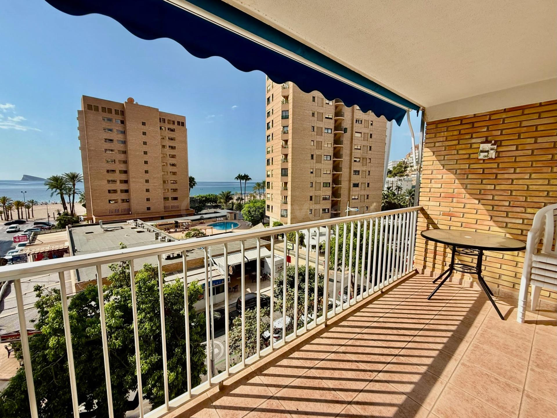 OPORTUNIDAD EN SEGUNDA LÍNEA DE PLAYA CON VISTAS AL MAR EN PONIENTE