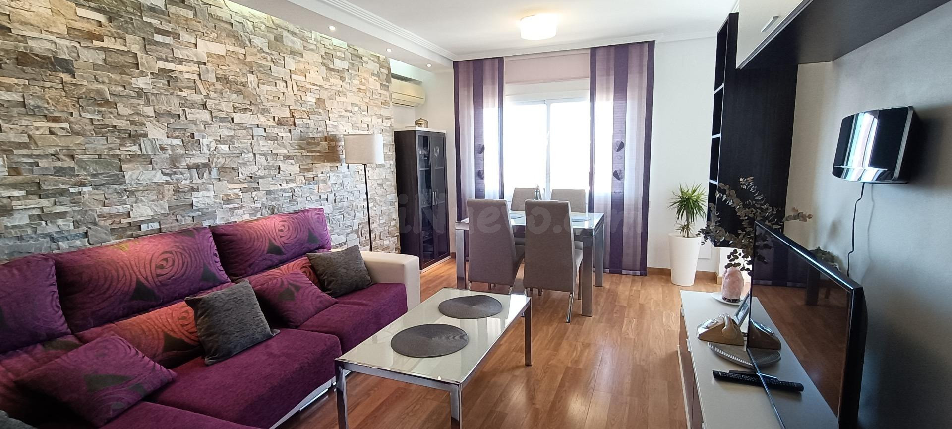 AMPLIO PISO REFORMADO DE 3 DORMITORIOS, CON VISTAS AL MAR EN BENIDORM
