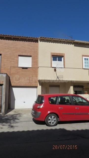 Se vende adosado en Ajofrín. SIN POSESIÓN, NO SE PUEDE VISITAR.