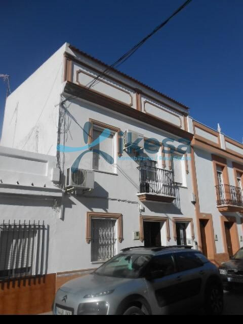 Venta de vivienda en Lucena del Puerto, Huelva. Actico inmobiliario SIN POSESIÓN, NO VISITABLE.