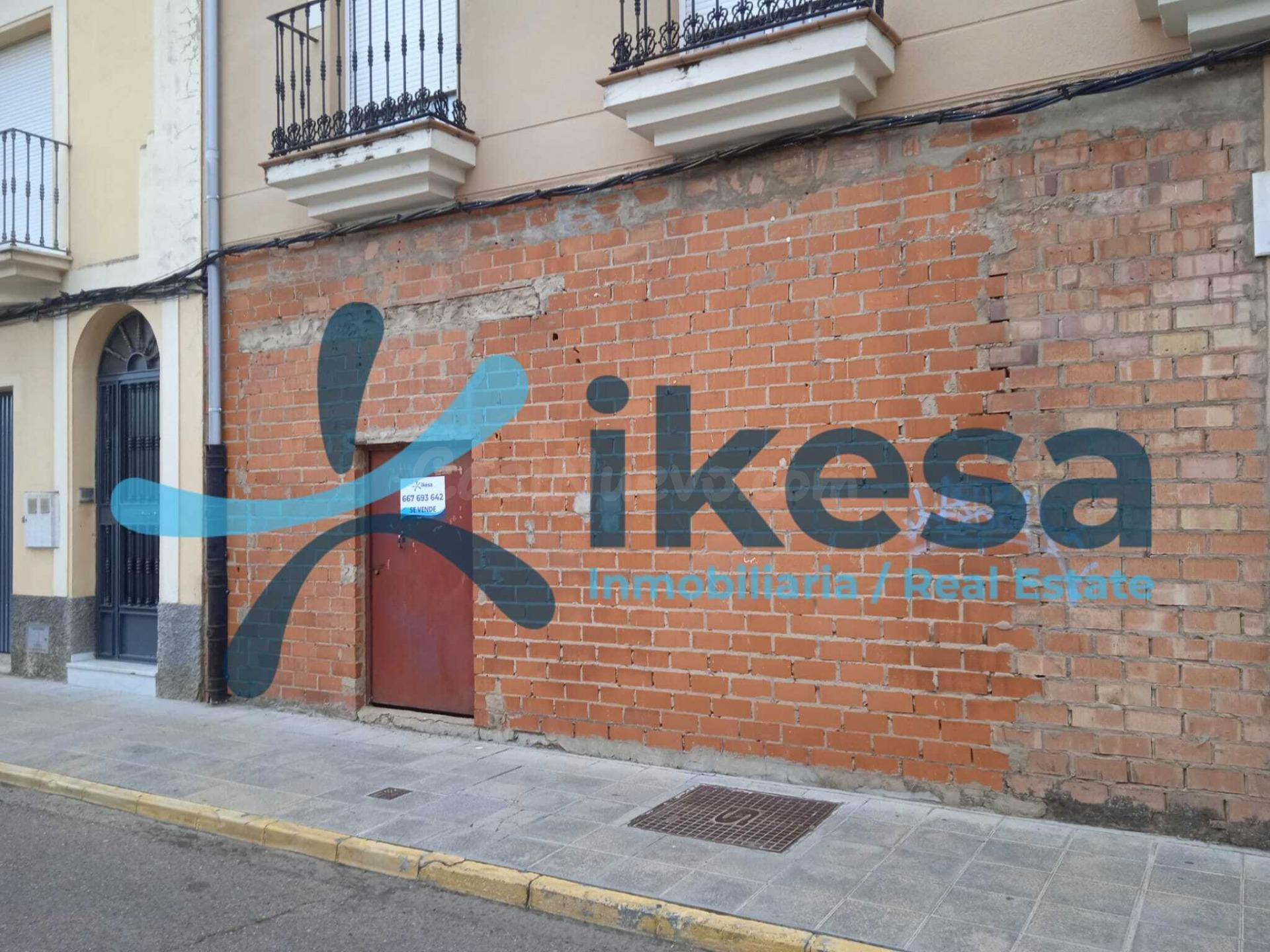 Local comercial en Montijo - Badajoz