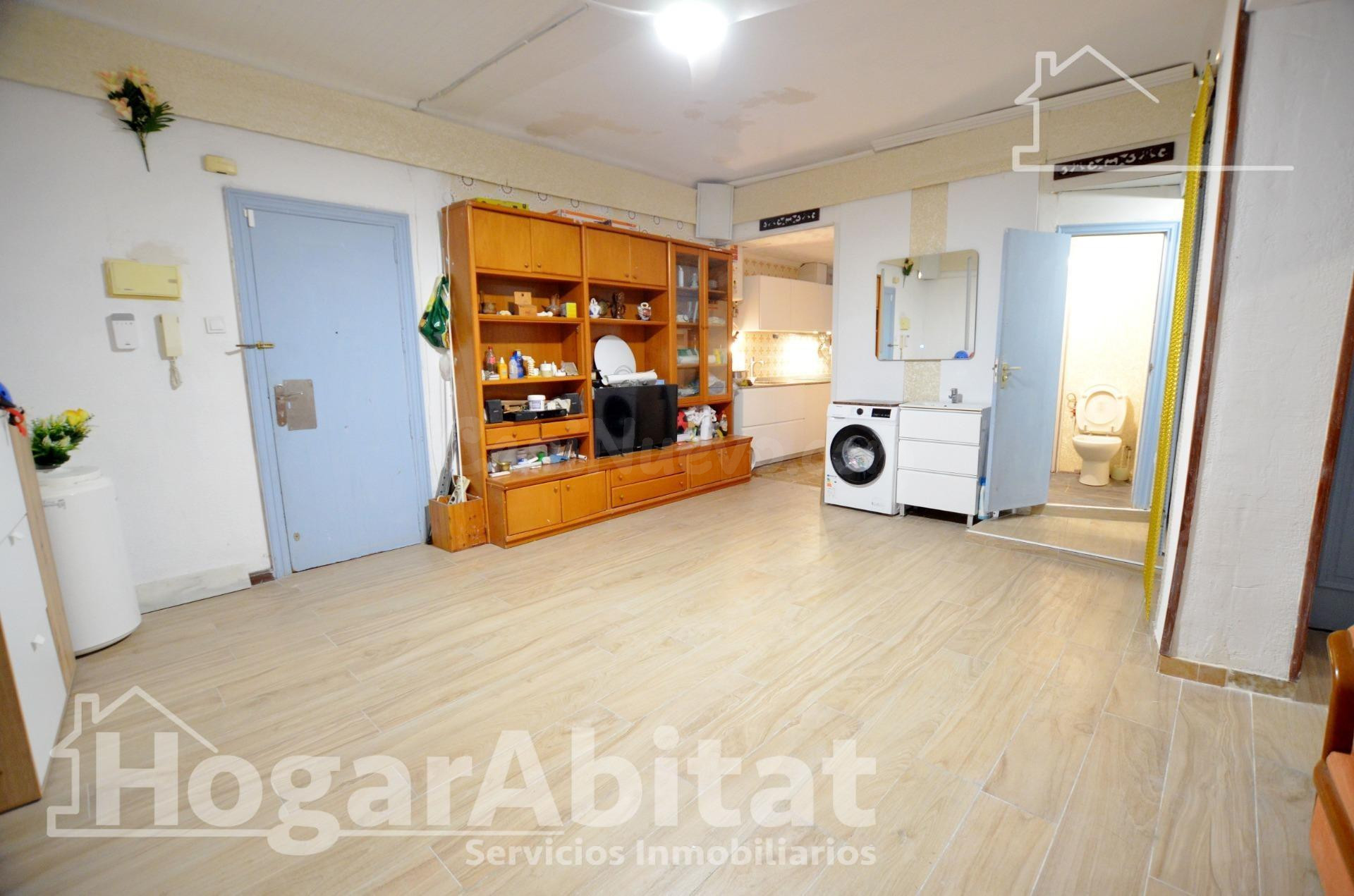 ¡ALICANTE CENTRO! AMPLIO, BONITO Y ESQUINERO CON BALCÓN