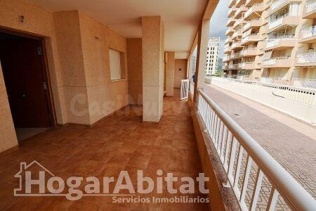 ¡A ESTRENAR! EN PRIMERA LÍNEA DE PLAYA, CON VISTAS AL MAR, PISCINA Y PARKING OPCIONAL