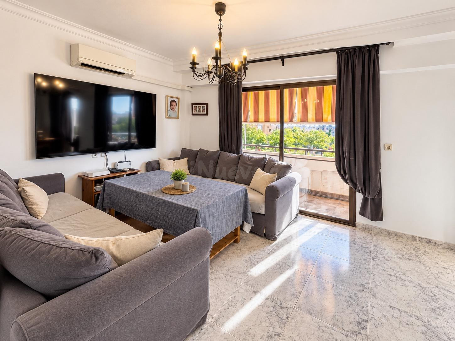 Amplio piso de 3 habitaciones con balcón y vistas despejadas en Sa Indioteria