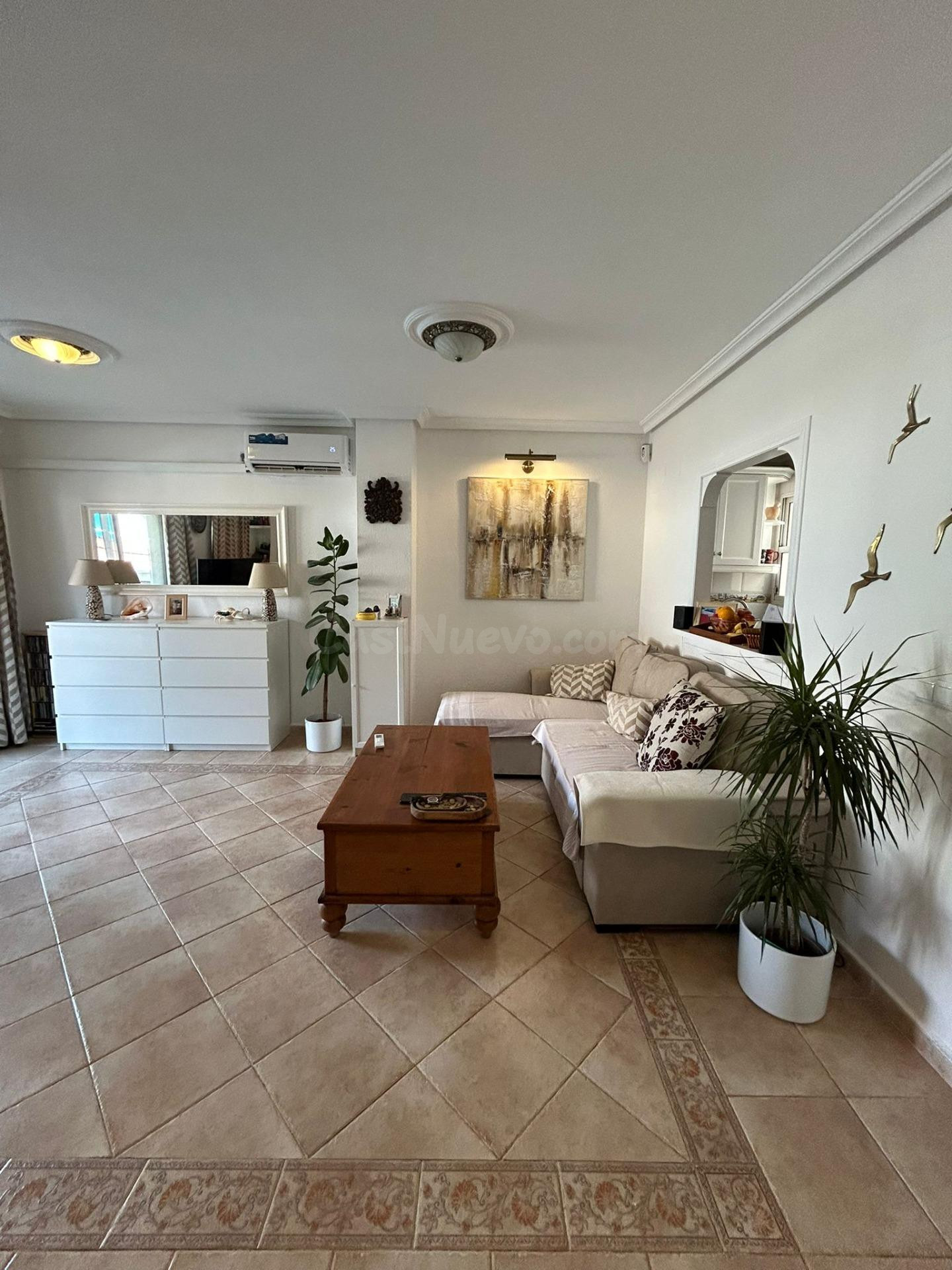 Ático reformado con terraza, Alicante, Torrevieja, Playa de los Locos. 2 habitaciones, 67 m2, 120 metros del mar