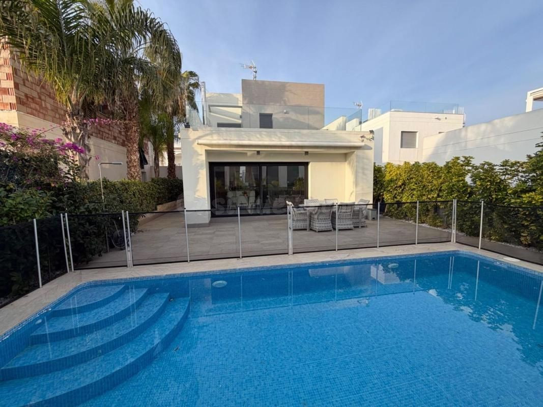 Villa 3 habitaciones 125m² en venta - Centro de la Ciudad Quesada