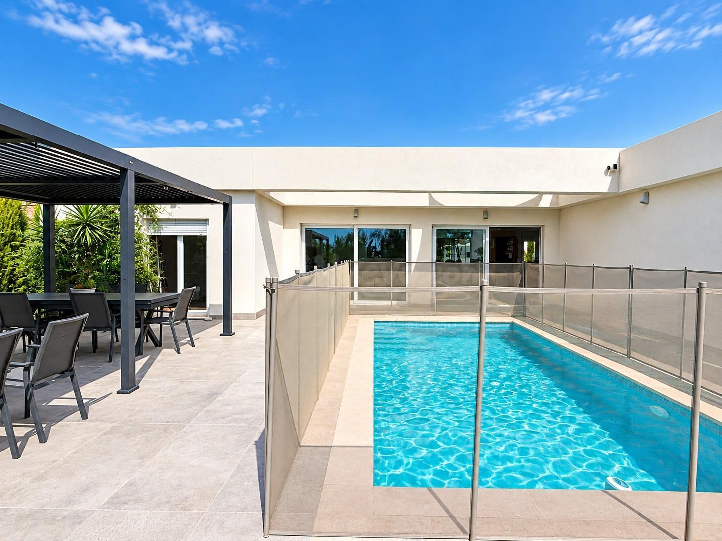 Amplio chalet independiente con piscina en Río Park – Mutxamel