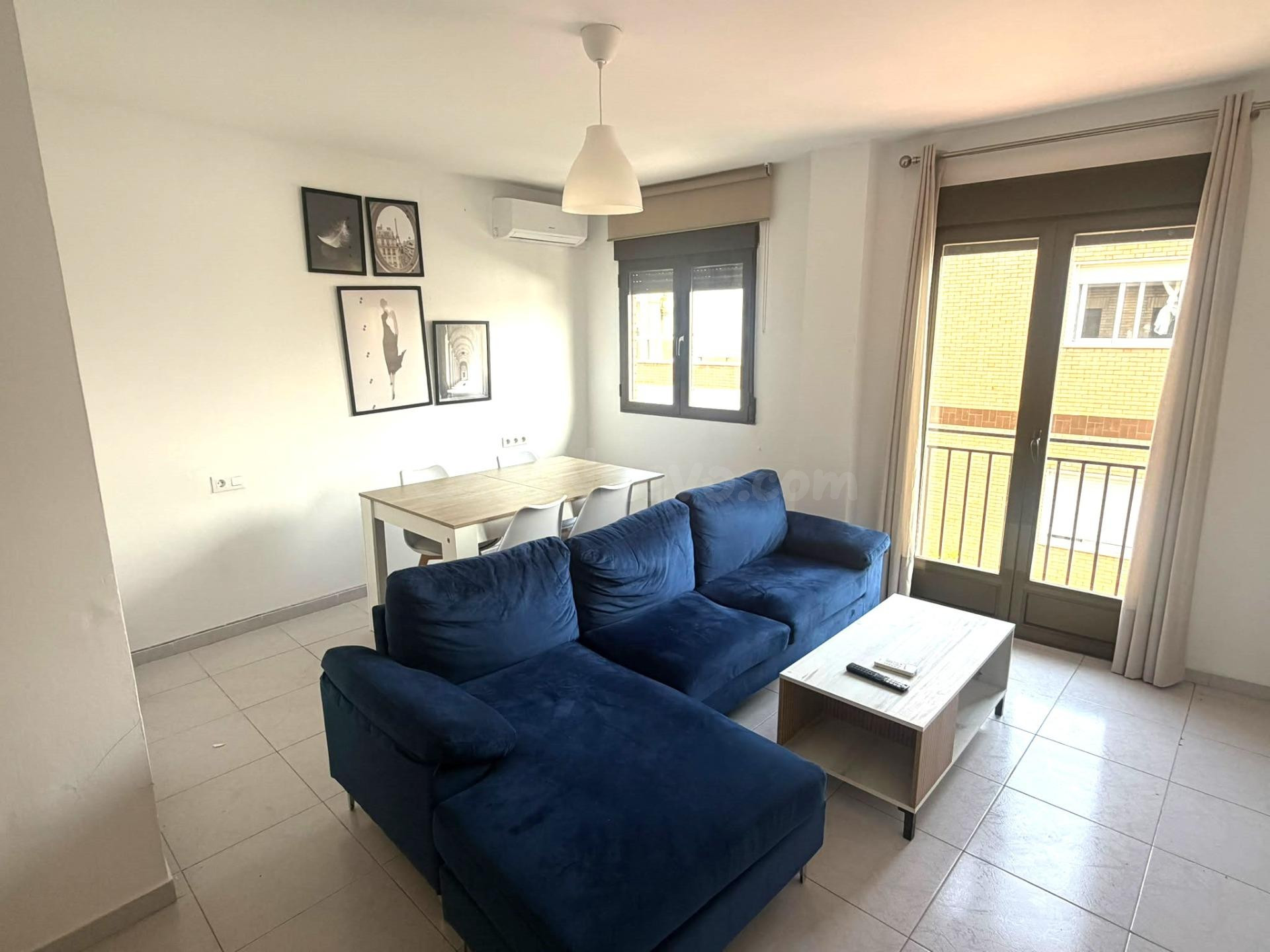 Armilla. Se alquila bonito piso amueblado de 2 dormitorios y habitación de usos múltiples.